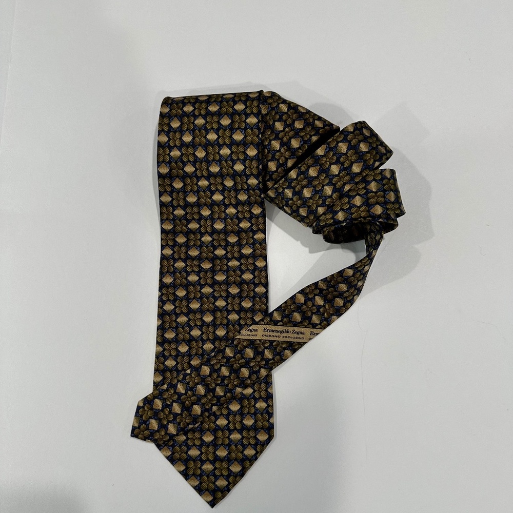 Men's ERMENEGILDO ZEGNA classic neck tie.